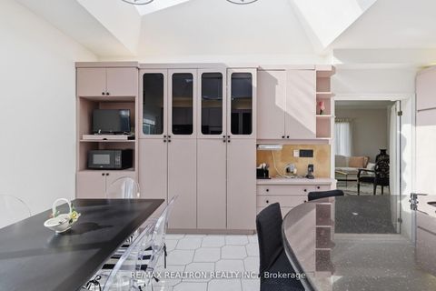 Photo 14 at 1 Sunforest Court, Newtonbrook West, Toronto