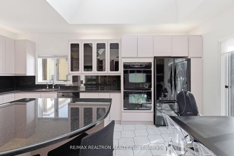 Photo 15 at 1 Sunforest Court, Newtonbrook West, Toronto