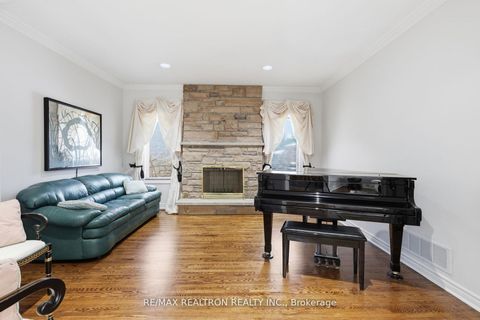 Photo 16 at 1 Sunforest Court, Newtonbrook West, Toronto