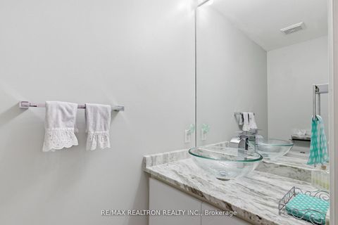 Photo 19 at 1 Sunforest Court, Newtonbrook West, Toronto