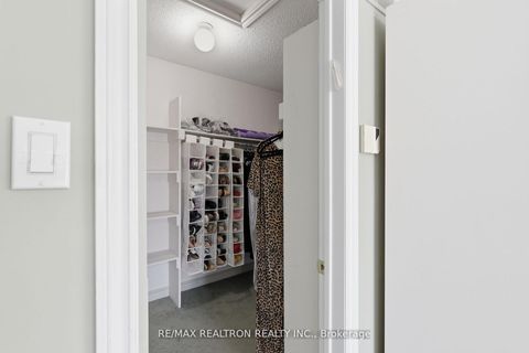 Photo 33 at 1 Sunforest Court, Newtonbrook West, Toronto