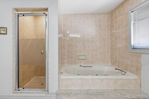 Photo 34 at 1 Sunforest Court, Newtonbrook West, Toronto