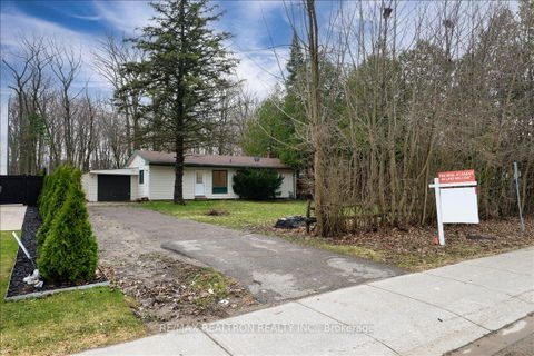 Photo 2 at 97 Park Crescent, Oak Ridges Lake Wilcox, Richmond Hill