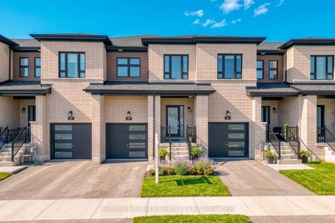 Photo 1 at 29 Turnberry Lane, Painswick South, Barrie