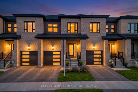 Photo 3 at 29 Turnberry Lane, Painswick South, Barrie