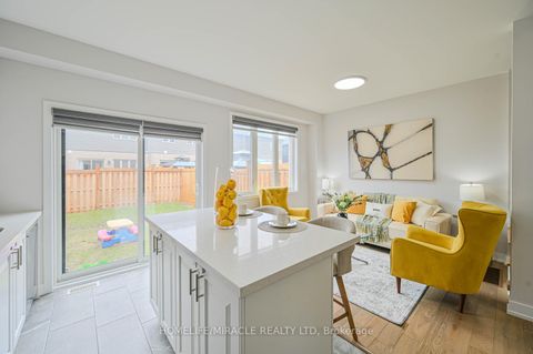 Photo 7 at 29 Turnberry Lane, Painswick South, Barrie