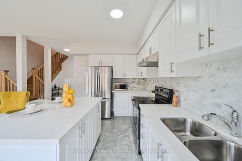 Photo 10 at 29 Turnberry Lane, Painswick South, Barrie