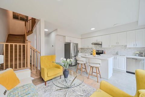 Photo 11 at 29 Turnberry Lane, Painswick South, Barrie