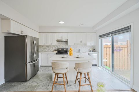 Photo 17 at 29 Turnberry Lane, Painswick South, Barrie