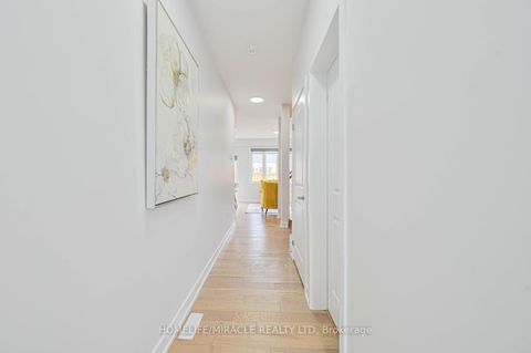 Photo 18 at 29 Turnberry Lane, Painswick South, Barrie