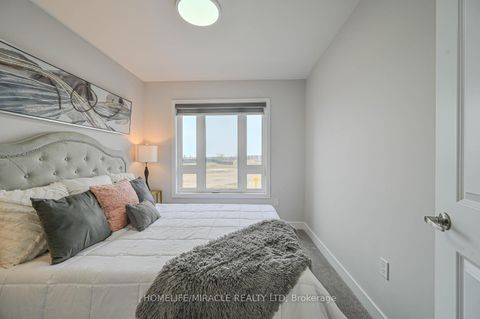 Photo 43 at 29 Turnberry Lane, Painswick South, Barrie