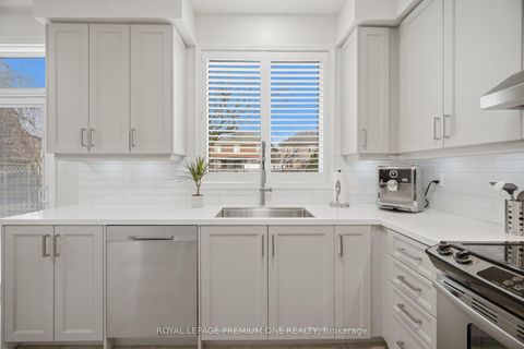 Photo 13 at 21 Ocean Avenue, Vellore Village, Vaughan