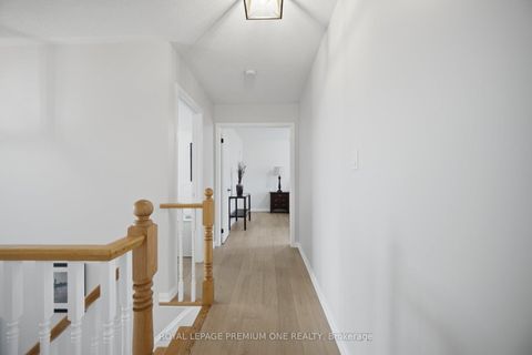 Photo 24 at 21 Ocean Avenue, Vellore Village, Vaughan