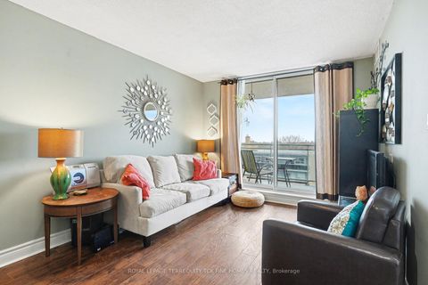 Photo 4 at 1009 - 398 Eglinton Avenue E, Mount Pleasant East, Toronto