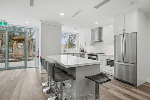 Photo 15 at 1009 - 398 Eglinton Avenue E, Mount Pleasant East, Toronto