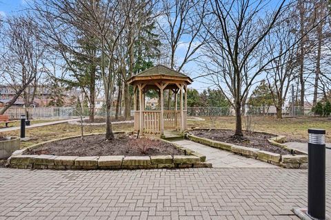 Photo 16 at 1009 - 398 Eglinton Avenue E, Mount Pleasant East, Toronto