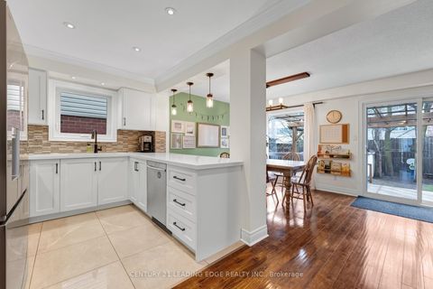 Photo 6 at 529 Pelletier Court, Wyndham, Newmarket