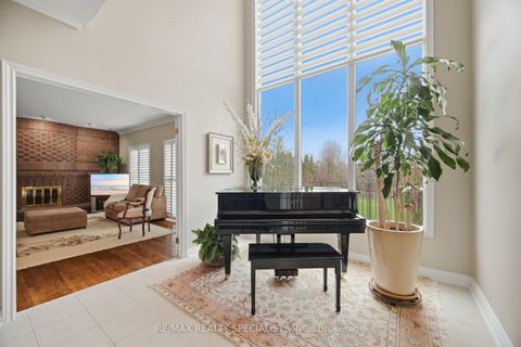 Photo 3 at 5 Rossmull Crescent, Islington Woods, Vaughan