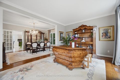 Photo 6 at 5 Rossmull Crescent, Islington Woods, Vaughan