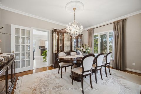 Photo 7 at 5 Rossmull Crescent, Islington Woods, Vaughan