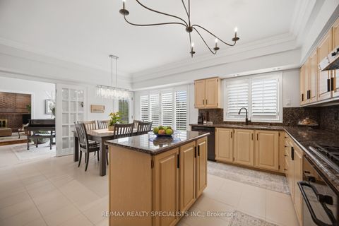 Photo 9 at 5 Rossmull Crescent, Islington Woods, Vaughan