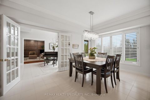 Photo 11 at 5 Rossmull Crescent, Islington Woods, Vaughan