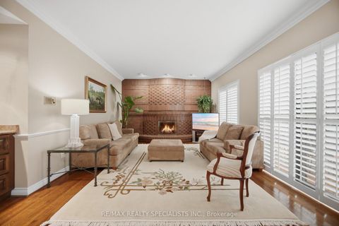 Photo 12 at 5 Rossmull Crescent, Islington Woods, Vaughan