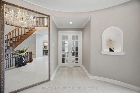 Photo 13 at 5 Rossmull Crescent, Islington Woods, Vaughan