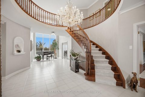 Photo 15 at 5 Rossmull Crescent, Islington Woods, Vaughan