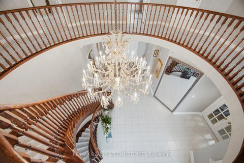 Photo 16 at 5 Rossmull Crescent, Islington Woods, Vaughan