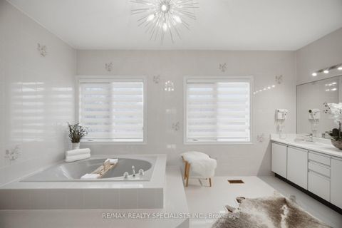 Photo 20 at 5 Rossmull Crescent, Islington Woods, Vaughan