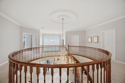 Photo 22 at 5 Rossmull Crescent, Islington Woods, Vaughan