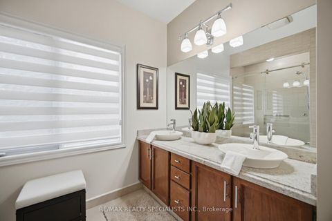 Photo 24 at 5 Rossmull Crescent, Islington Woods, Vaughan