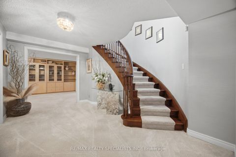 Photo 25 at 5 Rossmull Crescent, Islington Woods, Vaughan