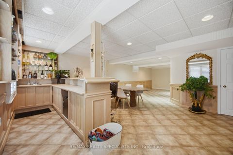 Photo 28 at 5 Rossmull Crescent, Islington Woods, Vaughan