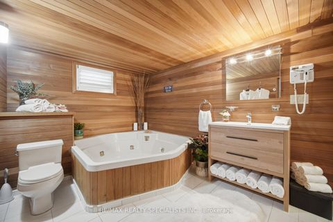 Photo 29 at 5 Rossmull Crescent, Islington Woods, Vaughan