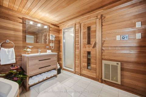 Photo 30 at 5 Rossmull Crescent, Islington Woods, Vaughan