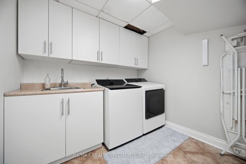 Photo 31 at 5 Rossmull Crescent, Islington Woods, Vaughan