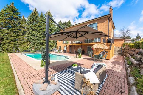 Photo 34 at 5 Rossmull Crescent, Islington Woods, Vaughan