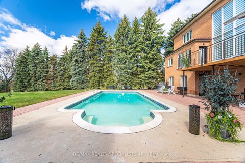 Photo 35 at 5 Rossmull Crescent, Islington Woods, Vaughan