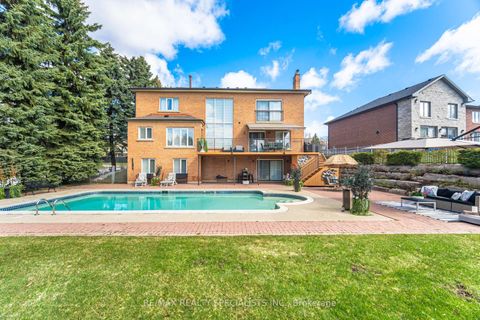 Photo 38 at 5 Rossmull Crescent, Islington Woods, Vaughan