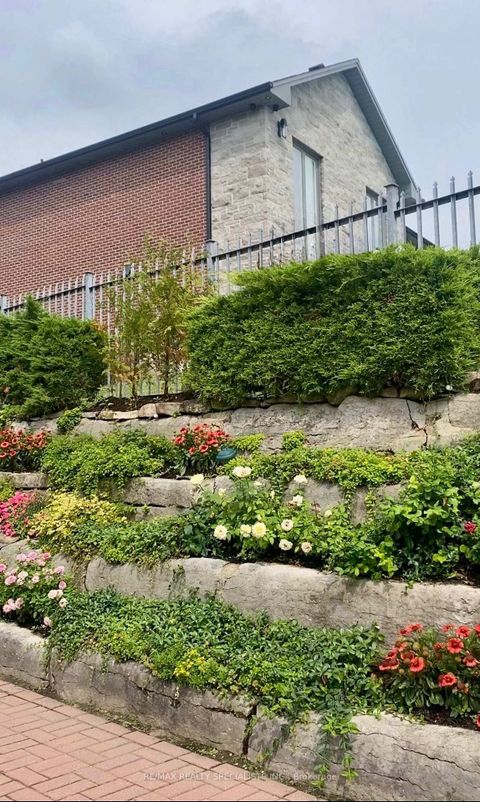 Photo 41 at 5 Rossmull Crescent, Islington Woods, Vaughan