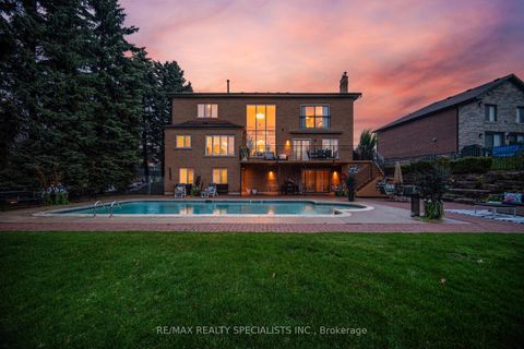 Photo 46 at 5 Rossmull Crescent, Islington Woods, Vaughan