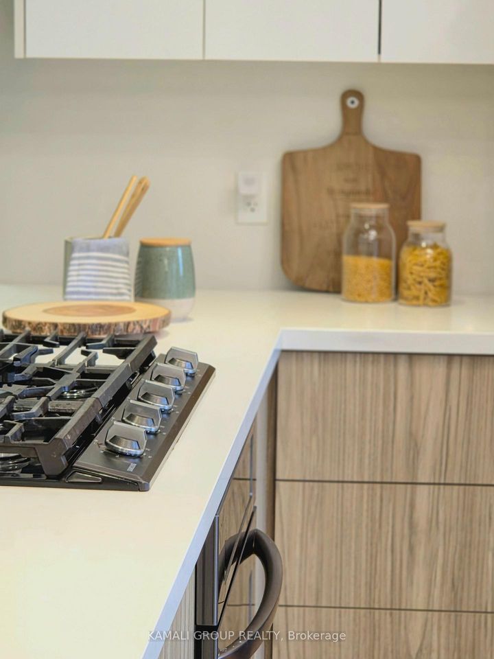 Photo 10 at 169 Charlton Boulevard, Newtonbrook West, Toronto