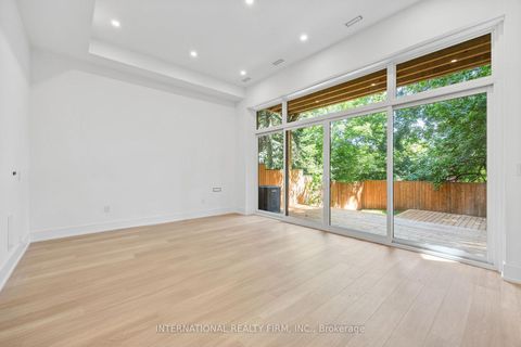 Photo 37 at 19 Ivy Avenue, South Riverdale, Toronto