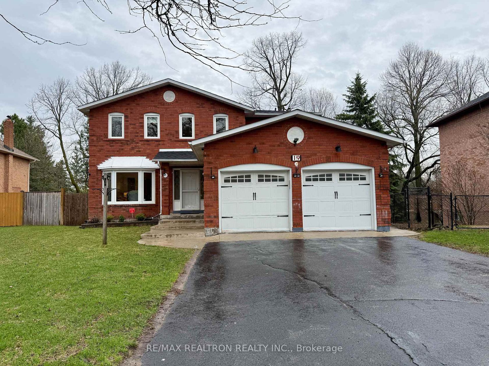 19 Lacey Court W, Aurora Heights, Aurora photo 5