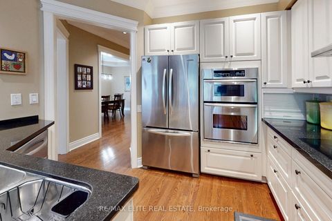 Photo 8 at 112 Westbury Court, Westbrook, Richmond Hill