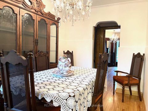 Photo 4 at 364 Roxton Road, Little Italy, Toronto