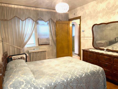 Photo 8 at 364 Roxton Road, Little Italy, Toronto