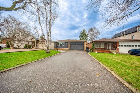 Photo 1 at 238 Dunview Avenue, Willowdale East, Toronto